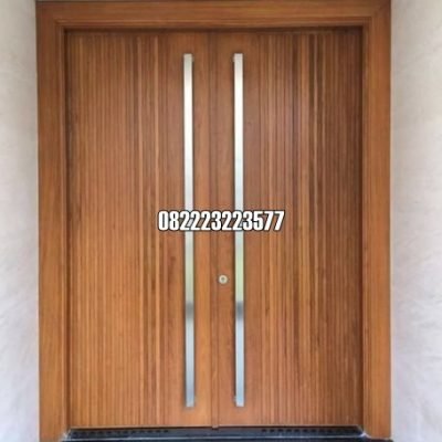 Pintu Utama Rumah Mewah Motif Salur Kupu Tarung Kayu Jati